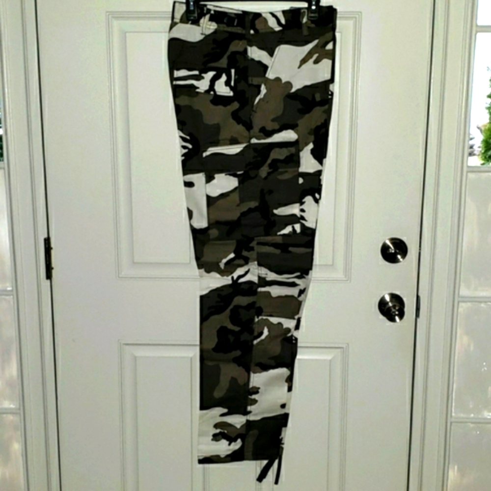 Men's Military 6 pocket Snow Camo BDU pants. New - Picture 2 of 2